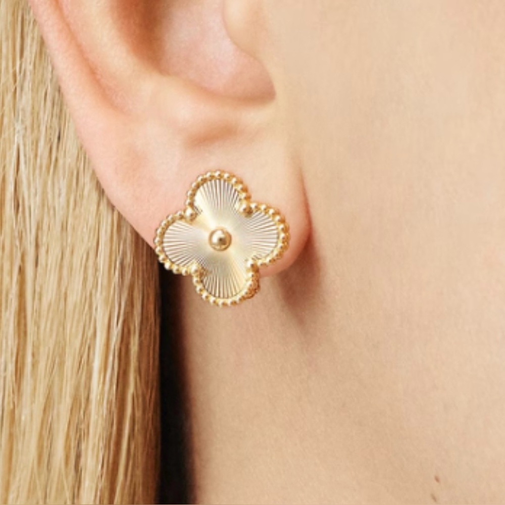 Pretty VCA Earrings